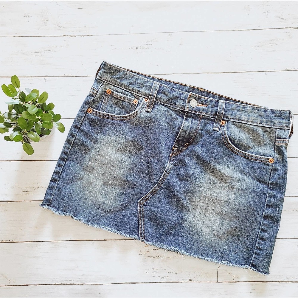 Levi's Medium Wash Frayed Hem Denim Skirt